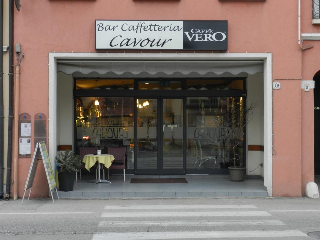 Trattoria Caffe Cavour Мини-отель Читтаделла